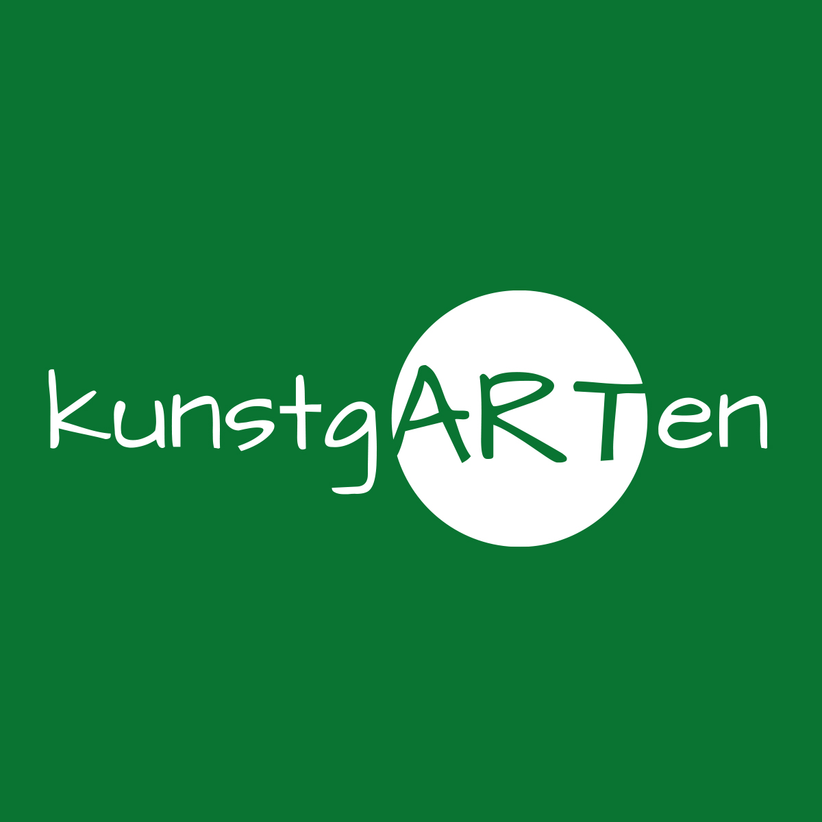 Weißes Logo kunstgARTen; Schrift kreativ modern, auf dunkelgrünem Hintergrund; Hinter den dunkelgrünen Buchstaben ART ein weißer Kreis, der das Kunstthema betont