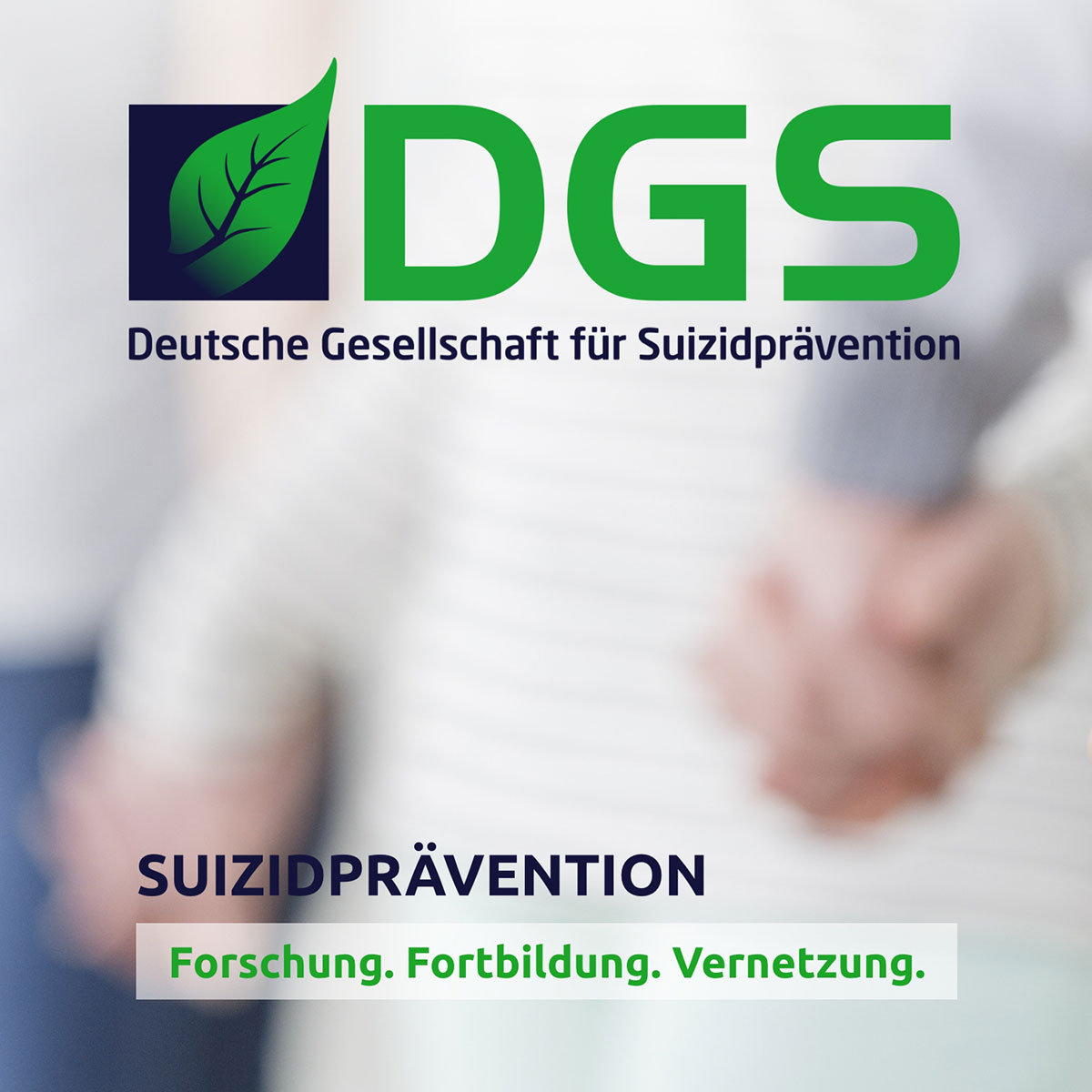 Teaser Quadrat verlinkt, Ausschnitt Internetauftritt DGS; Hintergrund verschwommen: Menschen halten sich an Händen; vorne scharf grün-blaues Logo der Deutschen Gesellschaft für Suizidprävention; unten Text