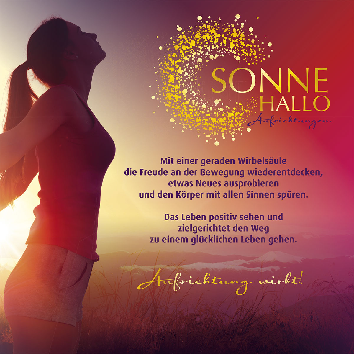 Teaser Quadrat verlinkt, Vorschau quadratische 2-seitige Postkarte SONNE HALLO Aufrichtungen; Frau in kurzer Hose und Shirt reckt sich dem Sonnenuntergang entgegen; Logo und Text